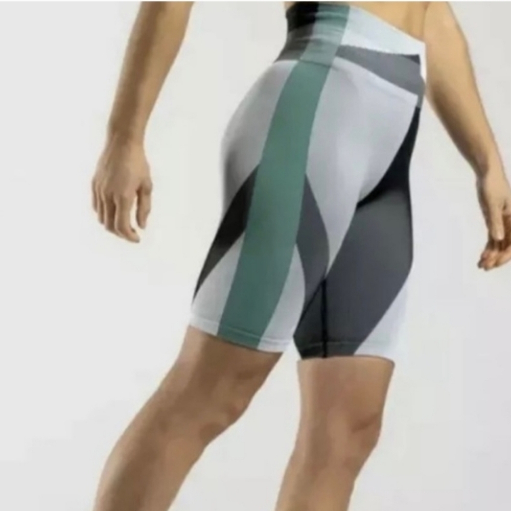 NWT Nike dri fit Sculpt icon clash seamless 8" training bike shorts Small
